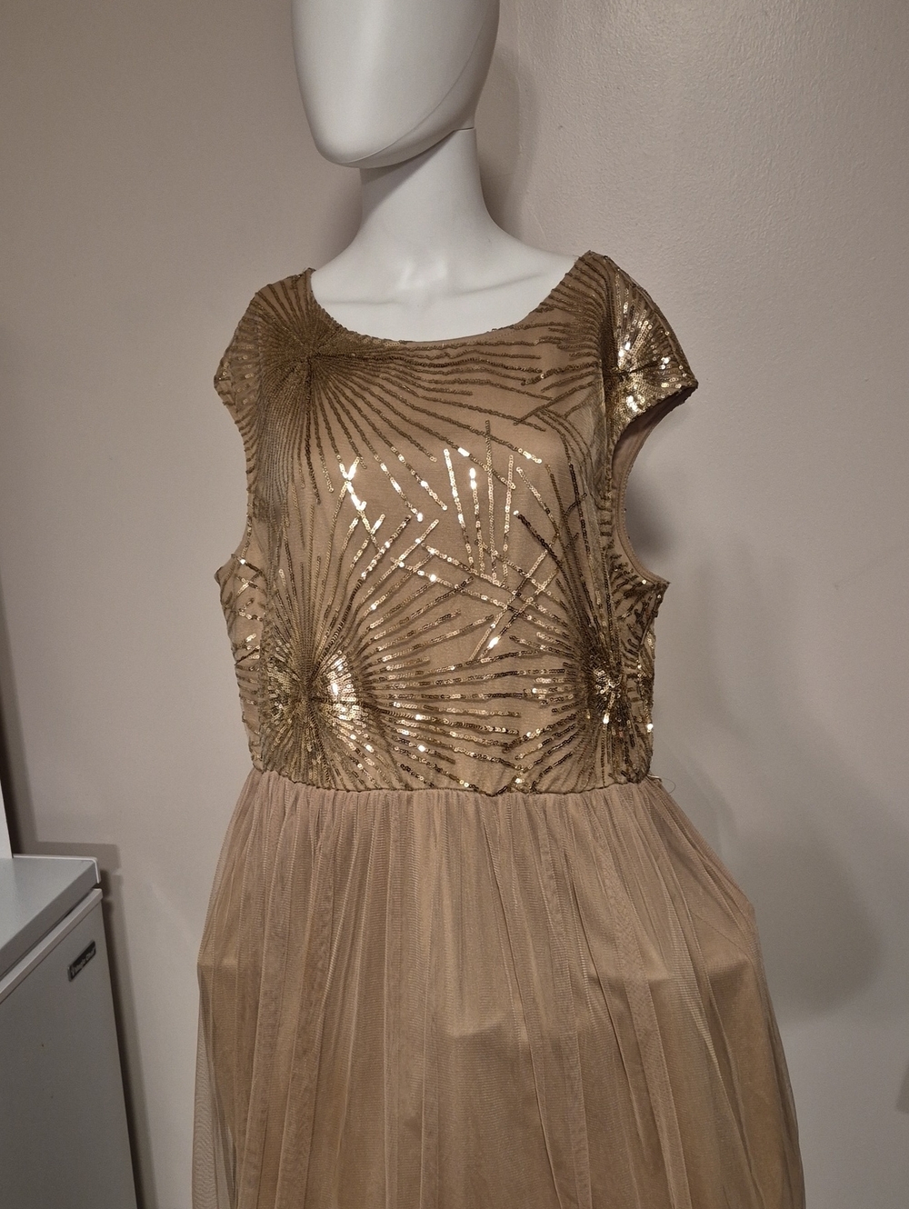 Elegant Gold Sequin Bodice Tulle Prom Dress